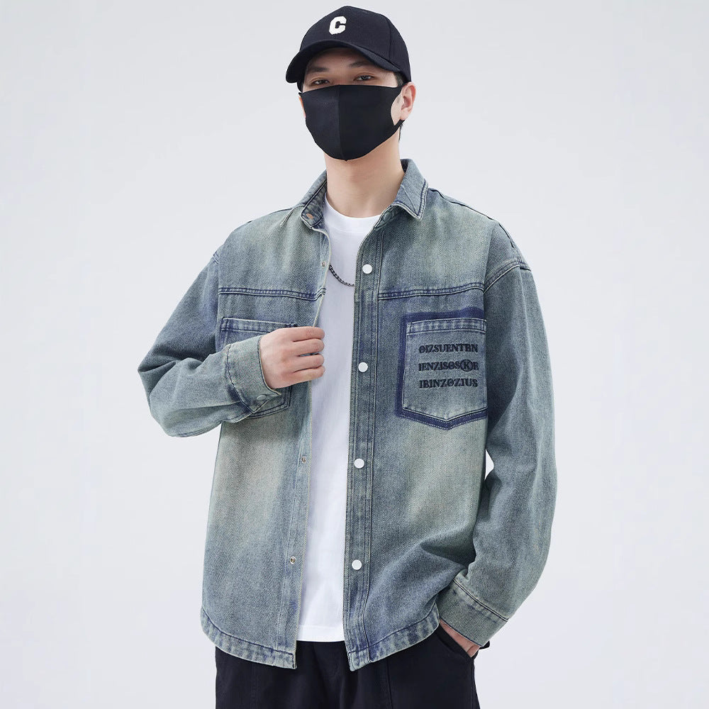 Herren Jeanshemd mit modernem Design und einzigartigen Schriftzügen Echoarchiv