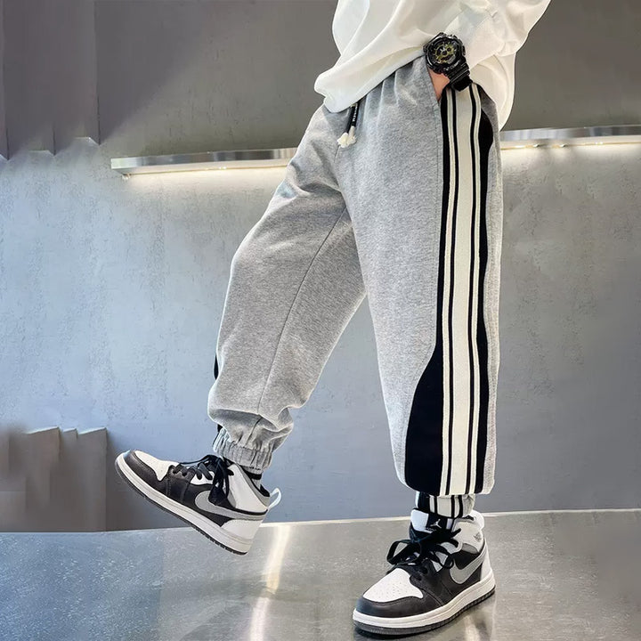 Herren sportliche Jogginghose mit seitlichem Streifendetail Echo Archiv