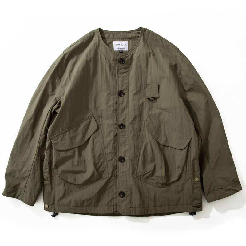 Herren Kragenlose Utility-Fieldjacke mit Pattentaschen und Kordelzug Echoarchiv