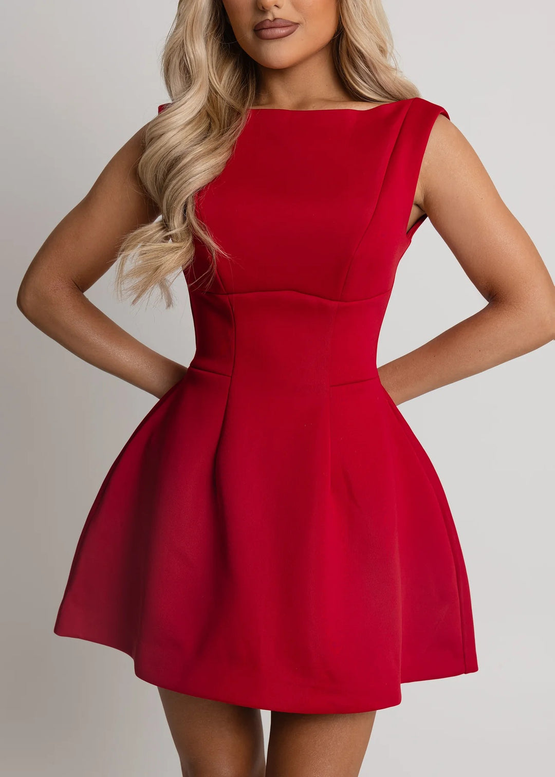 Damen Schickes Kurzkleid mit ausgestelltem Rock und elegantem Schnitt Echo Archiv