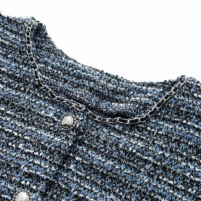 Damen Bouclé-Shorts-Overall mit taillierter Silhouette, Knopfleiste und Zierkette Echoarchiv