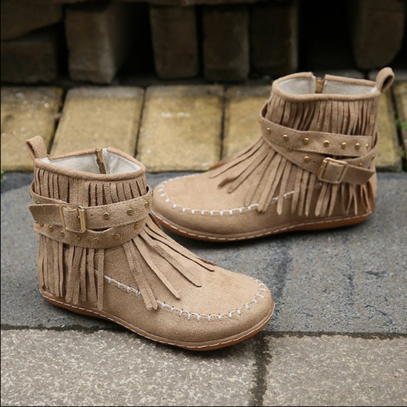 Damen Mokassin-Shortboots mit Fransen, Ziergürtel und handgenähter Mokassinnaht – Varelle