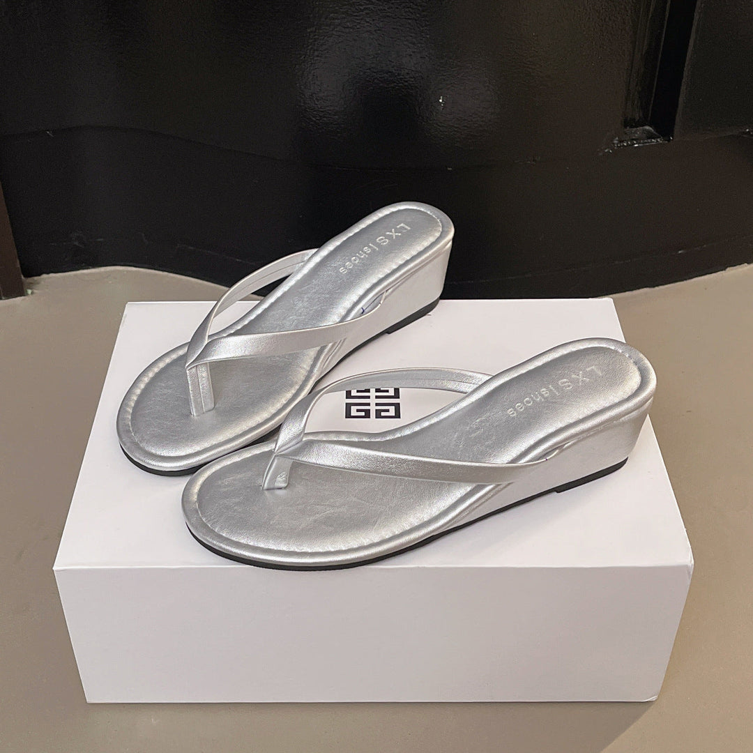 Damen eleganter Wedgesandalen mit schimmerndem Design Echoarchiv