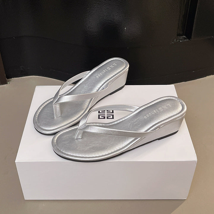 Damen eleganter Wedgesandalen mit schimmerndem Design Echoarchiv