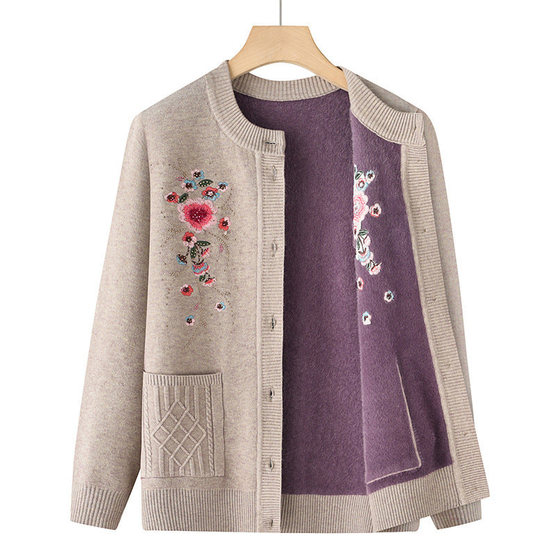 Damen bestickte Strickjacke mit Rundhalsausschnitt, Zierknopfleiste und aufgesetzten Taschen – Veloura
