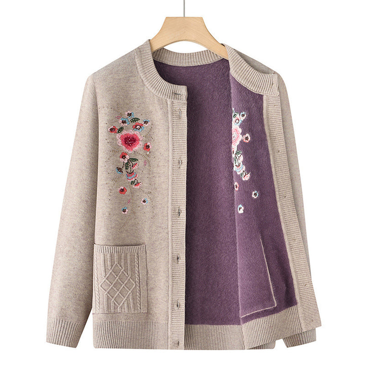 Damen bestickte Strickjacke mit Rundhalsausschnitt, Zierknopfleiste und aufgesetzten Taschen – Veloura