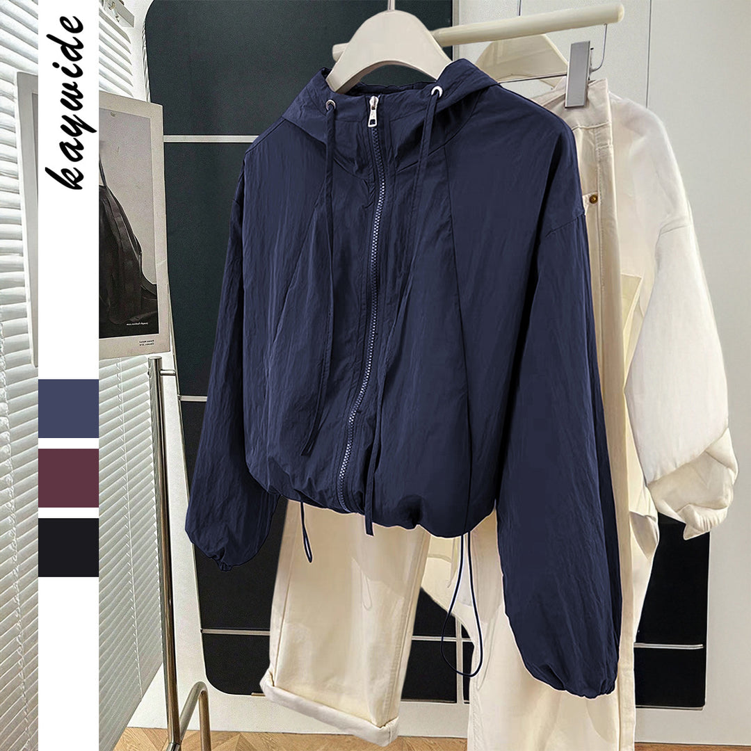 Damen leichtgewichtige Kapuzen-Übergangsjacke mit Tunnelzugbündchen und Ballonärmeln – Célinea