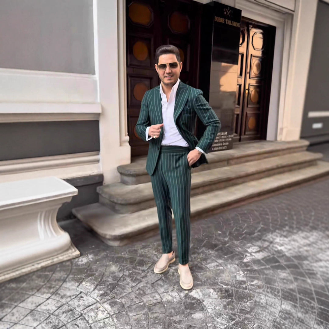 Herren elegante Anzug mit doppelter Knopfreihe und modischen Streifen Echoarchiv