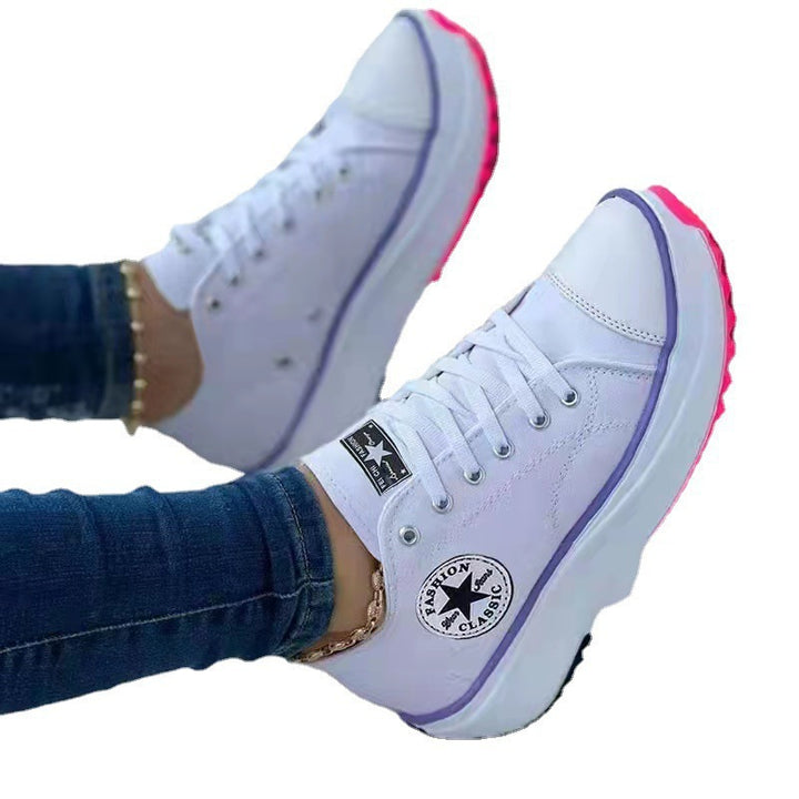 Damen Plateau-Canvas-Sneaker mit verstärkter Zehenkappe, profilierter Gummisohle und gepolstertem Schaft – Névara