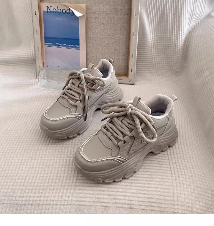 Damen Sportliche Sneakers mit robustem Profil und bequemer Dämpfung Echo Archiv