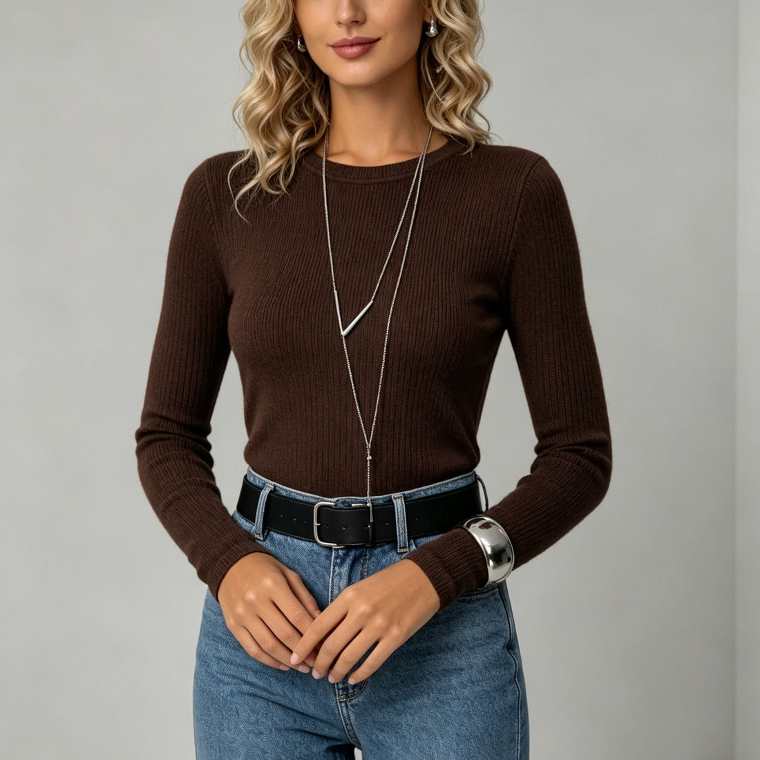 Damen Enganliegender Rippstrick-Pullover mit Rundhalsausschnitt – Mavelle