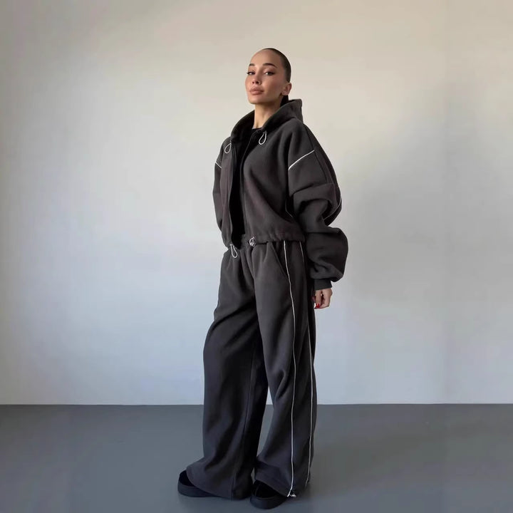 Damen gekürztes Zip-Hoodie mit Tunnelzug und hochgeschnittener weiter Fleece-Loungehose – Auréline