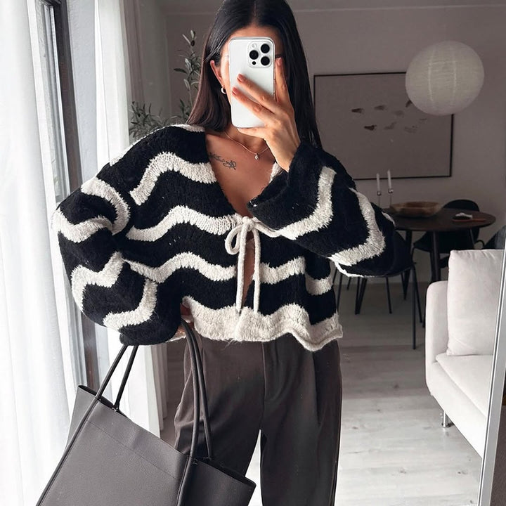 Damen Kuscheliger Kurz-Cardigan mit Zickzack-Textur, Bindeband & Oversize-Ärmeln – Veloura