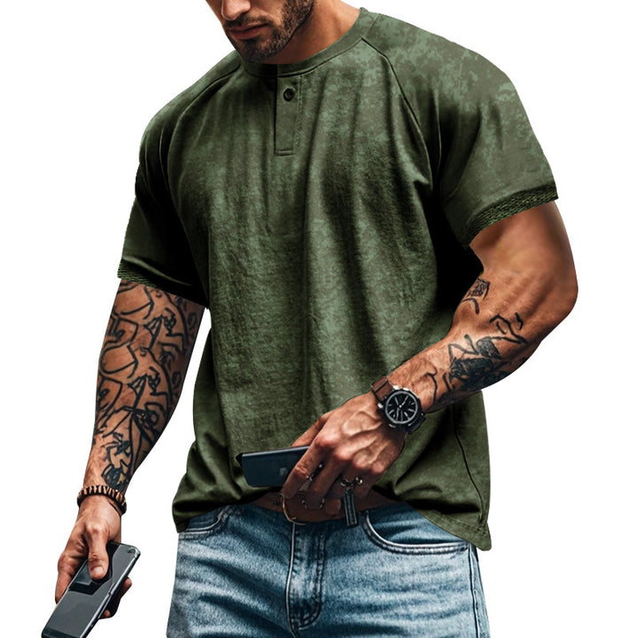 Herren Kurzarm-Henley-Shirt mit strukturierten Akzenten und sportlichem Schnitt Echoarchiv