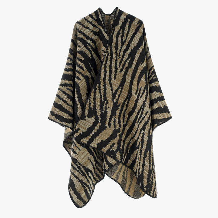 Damen Grobstrick‑Poncho im Cape‑Schnitt mit Zebra‑Jacquard und offener Kimonoärmelung – Célinea