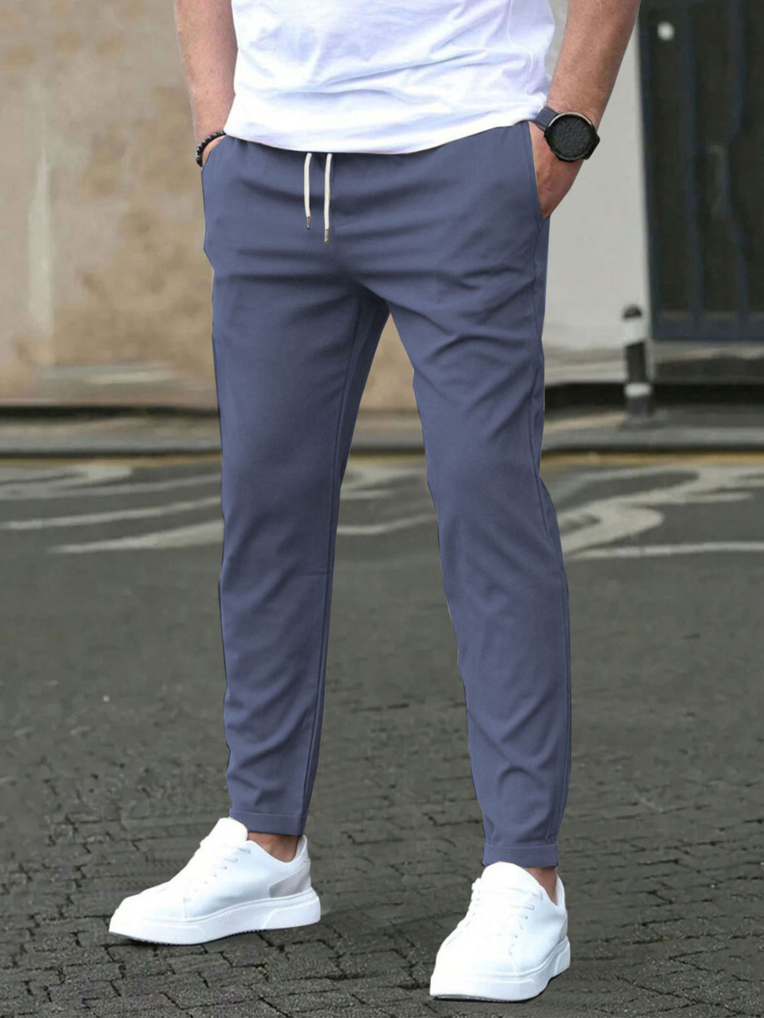 Herren Slim-Fit Jogginghose mit Kordelzug, Seitentaschen und schmalem Knöchelabschluss – Sorevano