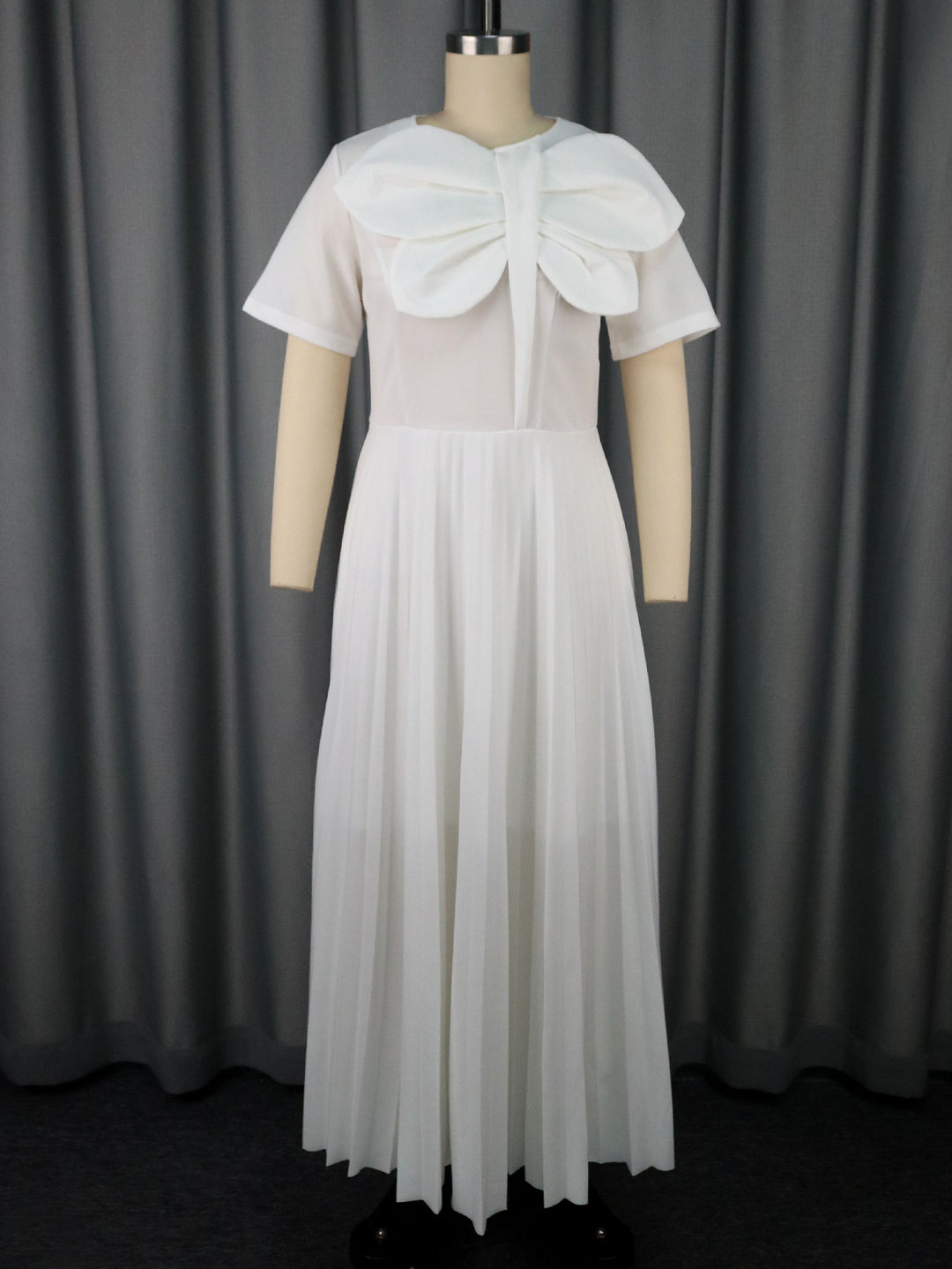 Damen plissiertes Maxikleid mit voluminösem Schleifenkragen Echo Archiv