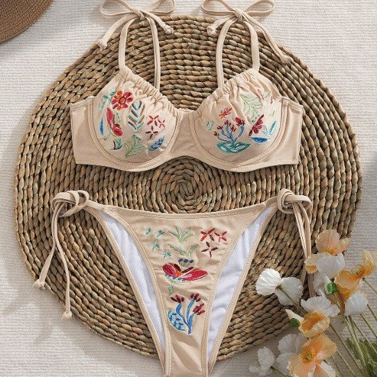 Damen Eleganter Bikini mit kunstvollen Stickereien Echo Archiv