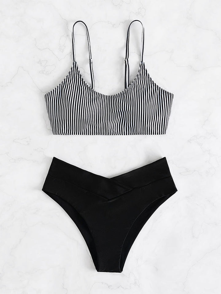 Damen Triangel-Bikini-Set mit modischem gestreiftem Oberteil und hochgeschnittenem Höschen Echo Archiv