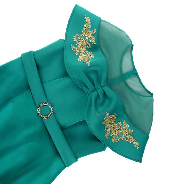 Damen Elegantes Maxikleid mit transparenten Ärmeln und dekorativen Applikationen Echo Archiv