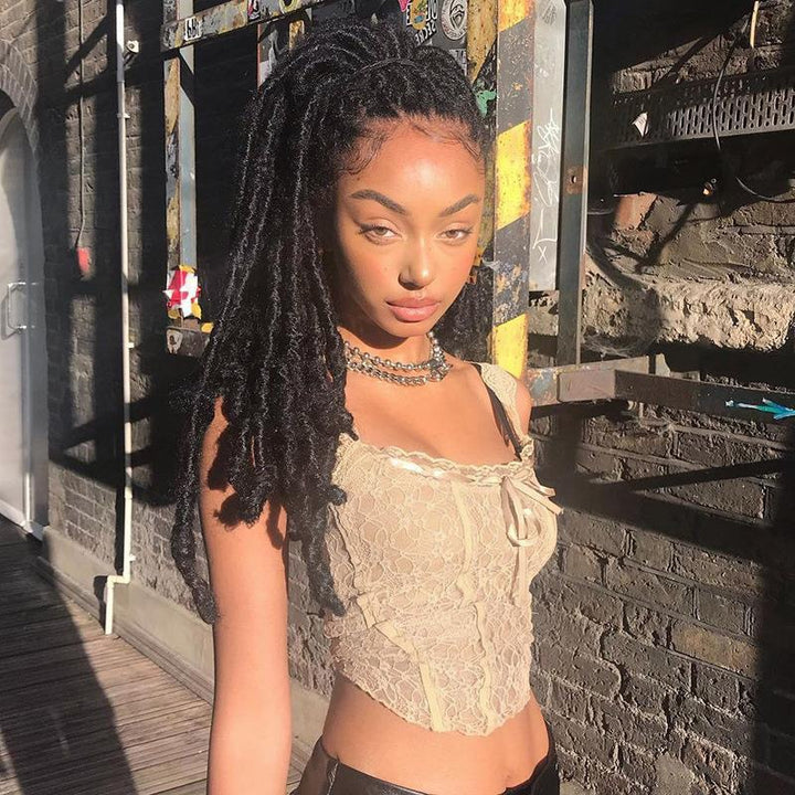 Damen Spitzen-Crop-Top mit dekorativen Bändern und feinen Details Echo Archiv