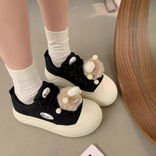 Damen Sneakers mit modischen Pompon-Applikationen und bequemer Sohle Echo Archiv