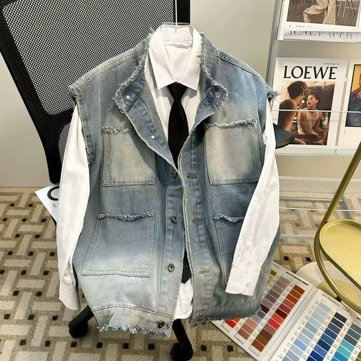 Herren Ärmellose Denim‑Weste im Vintage‑Used‑Look mit ausgefranster Saumkante und Ombre‑Fading Echoarchiv