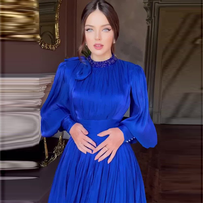 Damen Elegantes Chiffon-Maxikleid mit tailliertem Wickelbund, Stehkragen und langen Puffärmeln Echo Archiv