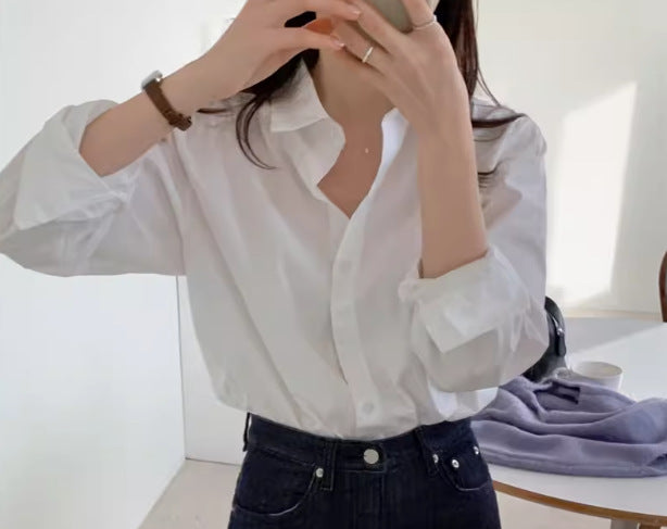Damen Oversize-Kentkragenbluse aus leichter Baumwoll-Popeline mit kastiger Passform und krempelbaren Ärmeln – Élovi