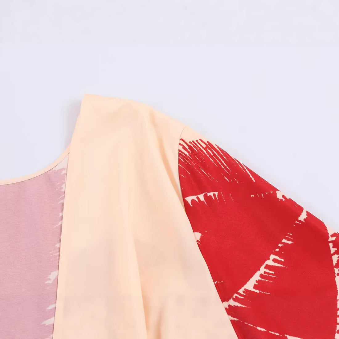 Damen Midikleid im Kimono‑Stil mit weitem Glockenärmel und tropischem Palmendruck Echoarchiv