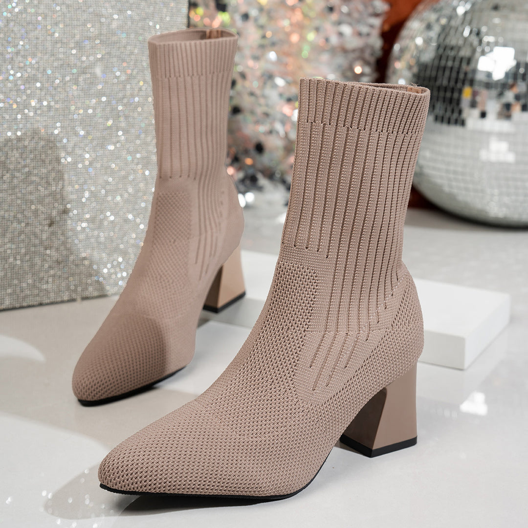 Damen Strick-Socken-Stiefelette mit spitzer Kappe, Stretch-Obermaterial und skulptiertem Blockabsatz – Varelle