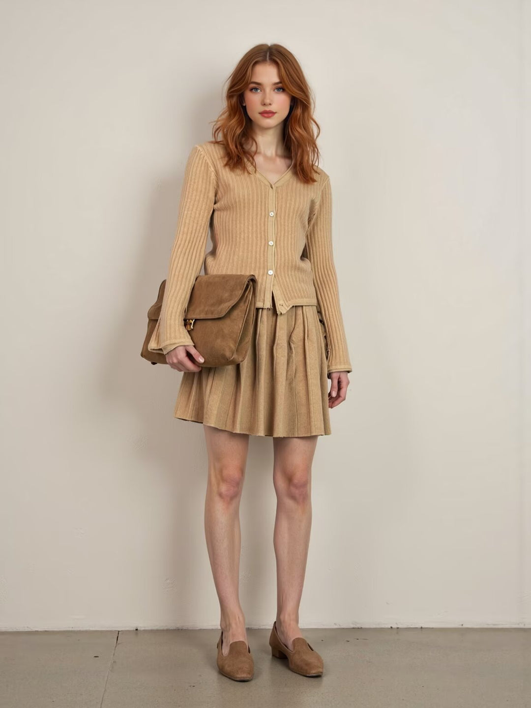 Damen Feinstrick-Cardigan mit V-Ausschnitt und plissiertem Minirock-Set Echoarchiv