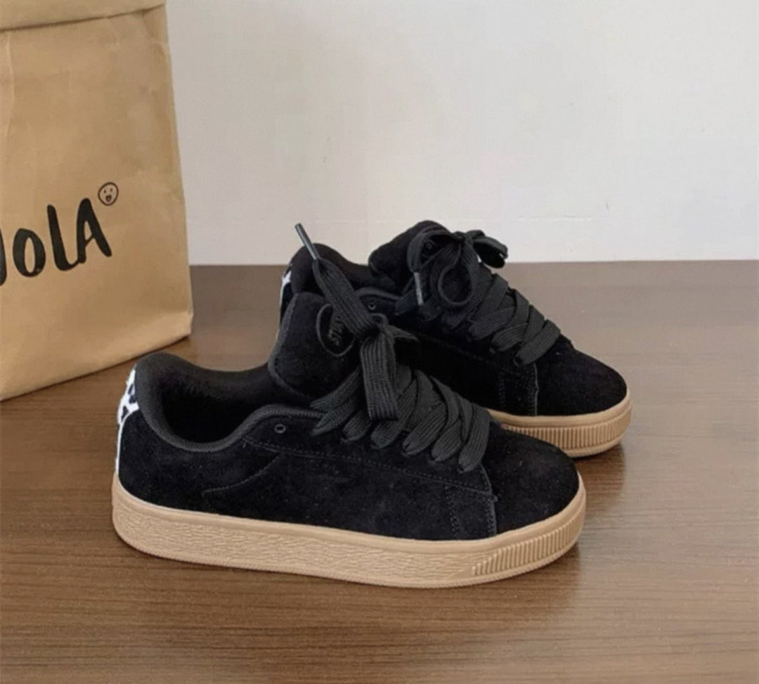 Damen Sneaker aus weichem Wildleder mit rutschfester Sohle Echo Archiv