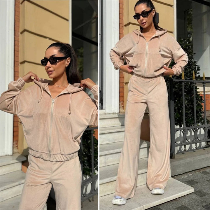 Damen Velours-Zip-Kapuzenjacke mit Marlene-Jogginghose Lounge-Set – Auréline
