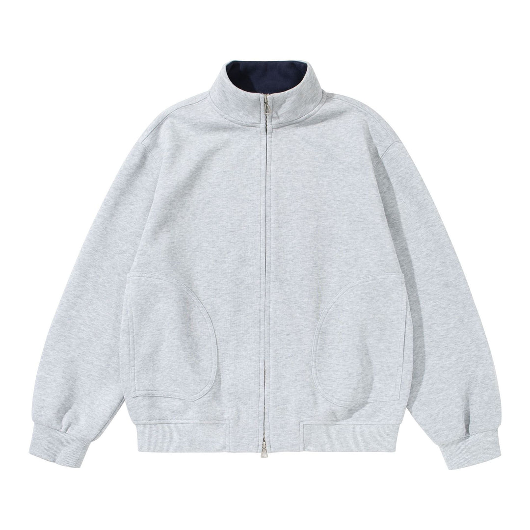 Unisex Oversize Sweatjacke mit Stehkragen, zweiseitigem Reißverschluss und markanten Halbrundtaschen Echoarchiv