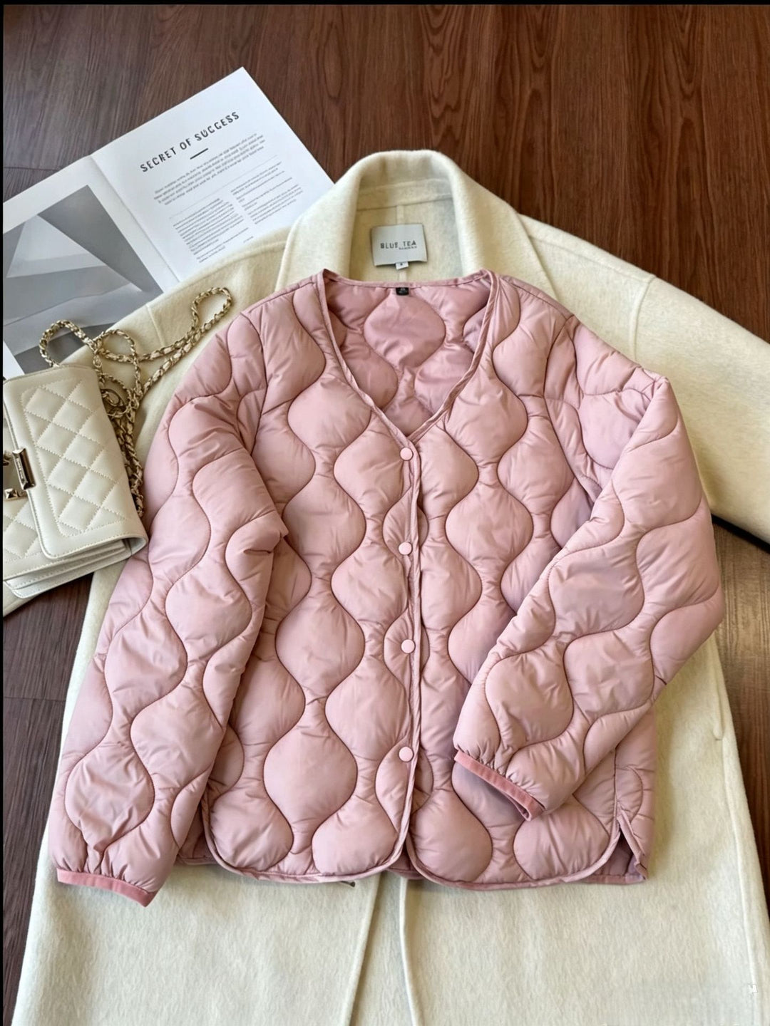 Damen Modische Daunenjacke Echoarchiv