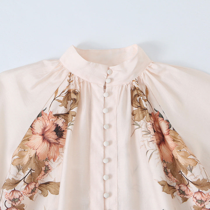 Damen Bluse mit Stehkragen, durchgehender Knopfleiste und weiten Ballonärmeln Echoarchiv