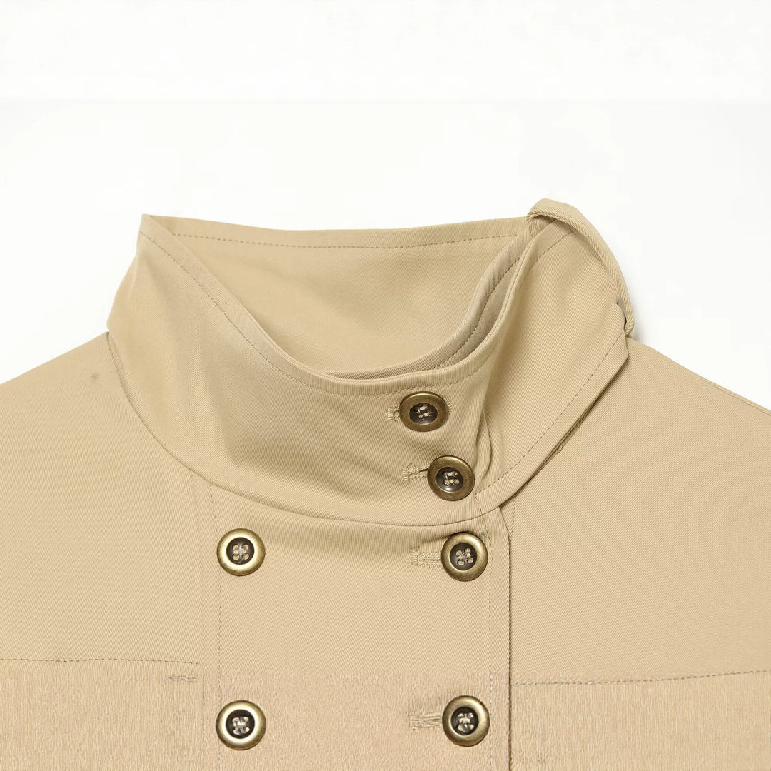 Damen Kurzblouson im Utility‑Stil mit hohem Stehkragen und doppelreihiger Knopfleiste Echo Archiv