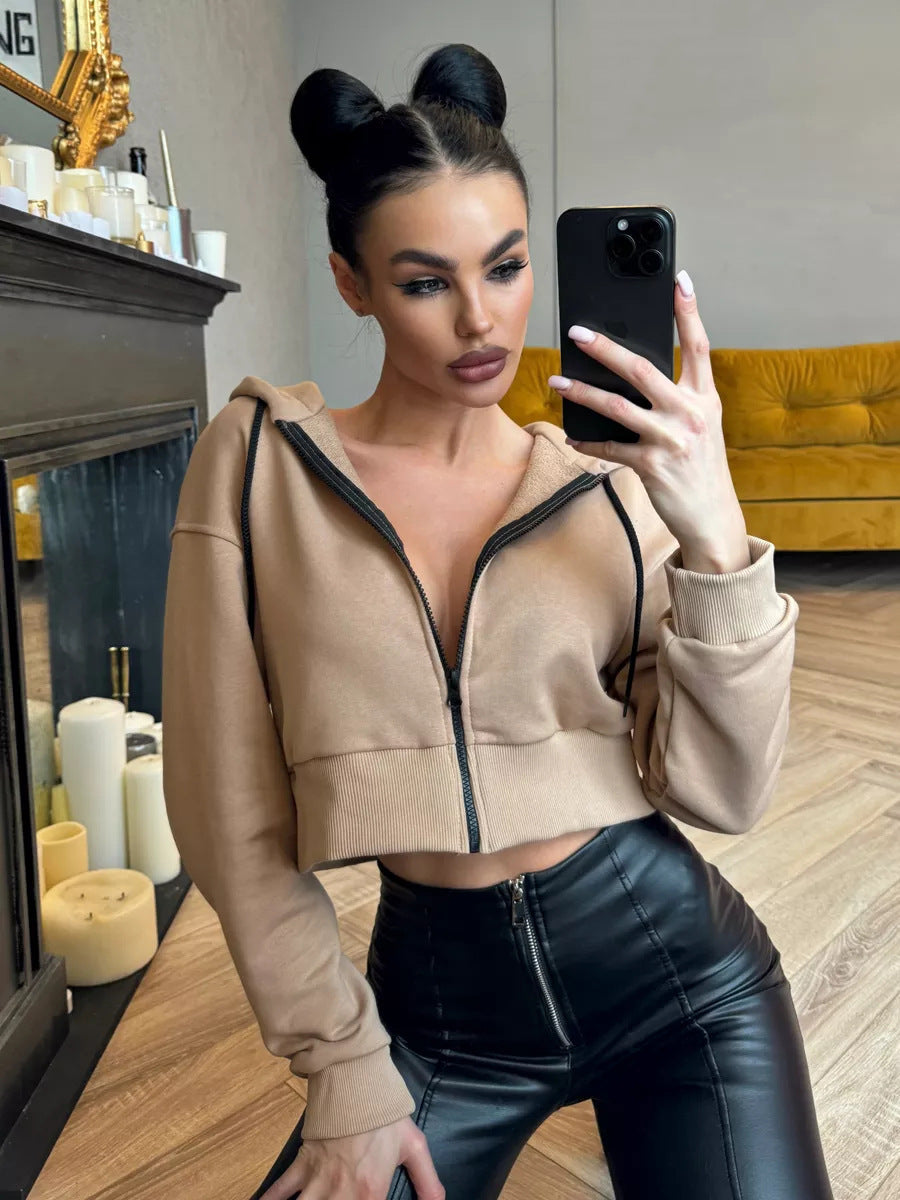 Damen Cropped Kapuzenjacke mit kurzem Reißverschluss und breitem Rippbund – Auréline