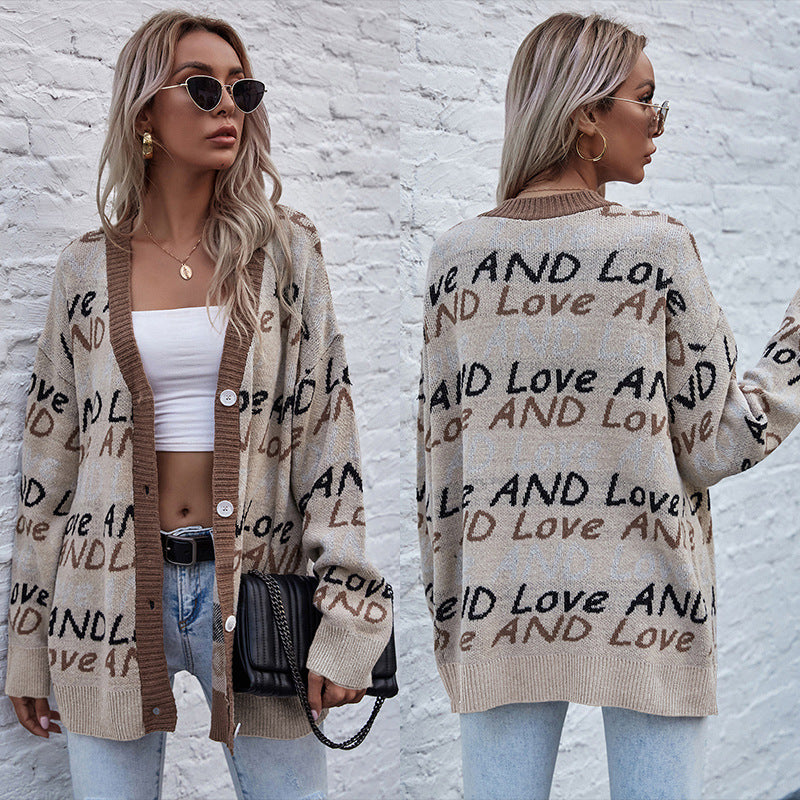 Damen Oversize-Strickcardigan mit Buchstabenjacquard, tiefem V‑Ausschnitt und Knopfleiste Echoarchiv