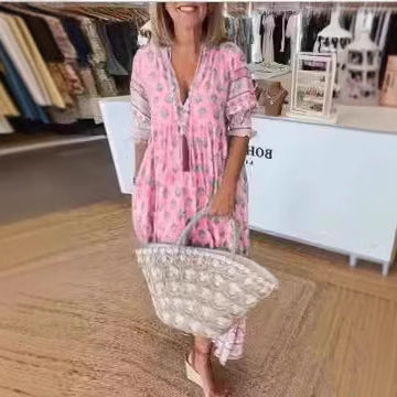 Frauen Boho Maxi Kleid aus leichtem Viskose-Mix mit V-Ausschnitt, Quastenbändchen, drei Viertelärmeln und seitlichen Taschen – Valéora