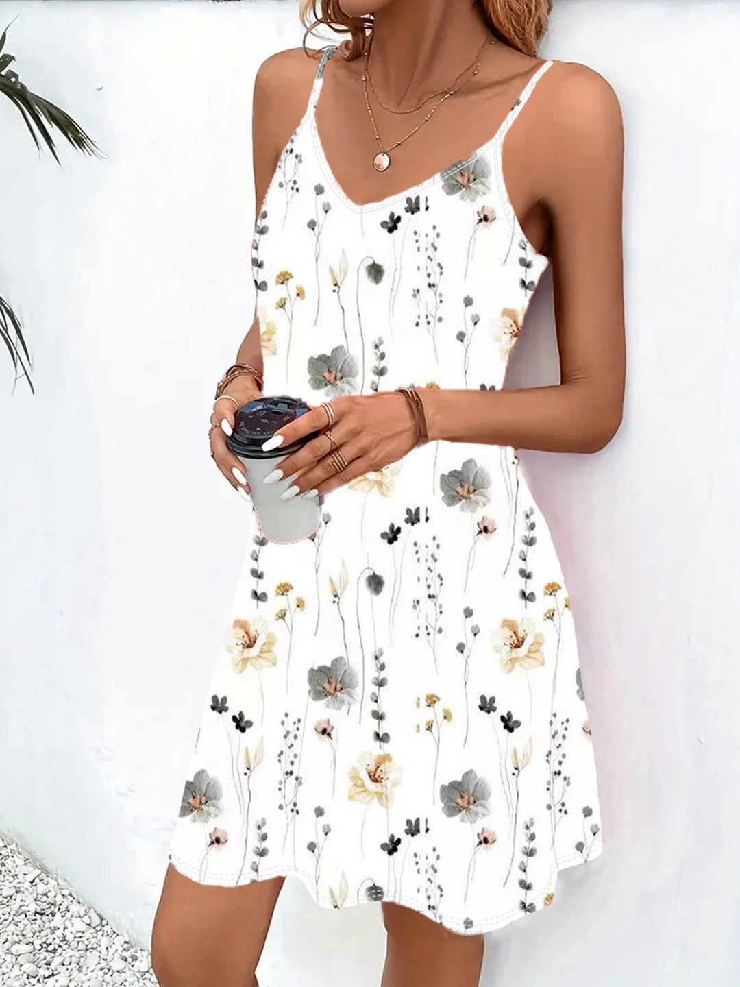 Damen lässiges Blumenkleid mit Spaghettiträgern und voluminösem Schnitt Echo Archiv