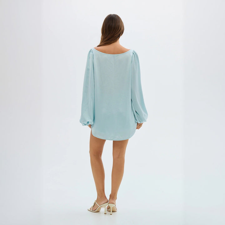 Damen Oversize Bluse mit Cut-Out und kurzen Shorts Echo Archiv