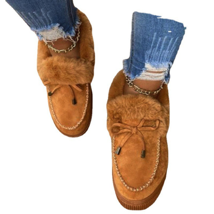 Damen Kuschel‑Mokassin‑Slipper mit hochfloriger Fellmanschette, dekorativer Steppnaht und leichtem Plateau‑Sohlenprofil Echo Archiv