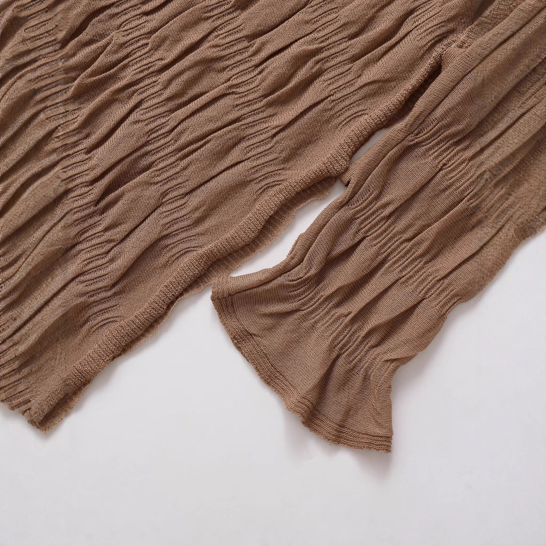 Damen Asymmetrische Tunika in Knitteroptik mit Bindeband und Trompetenärmeln Echoarchiv