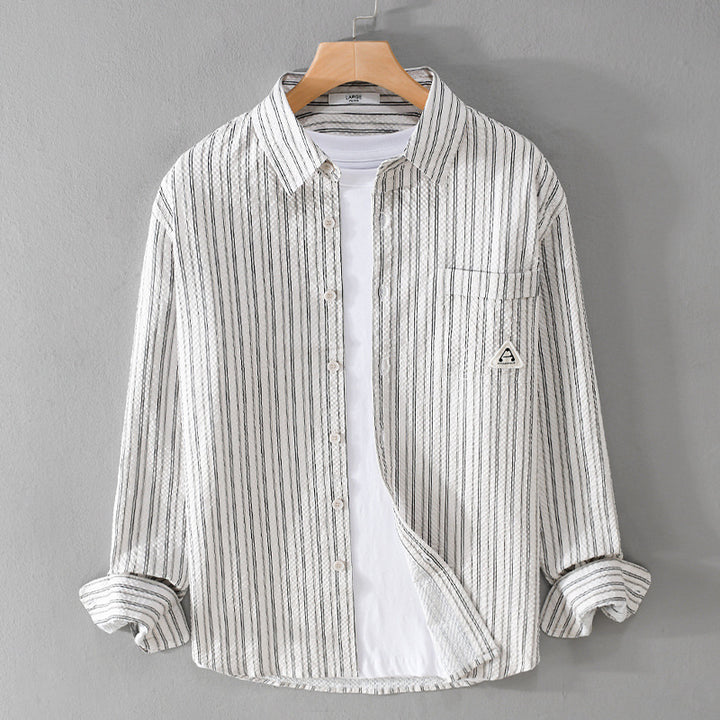 Herren Leichtes gestreiftes Baumwoll‑Leinen Layering‑Overshirt mit Kentkragen, Brusttasche und Crinkle‑Struktur Echoarchiv