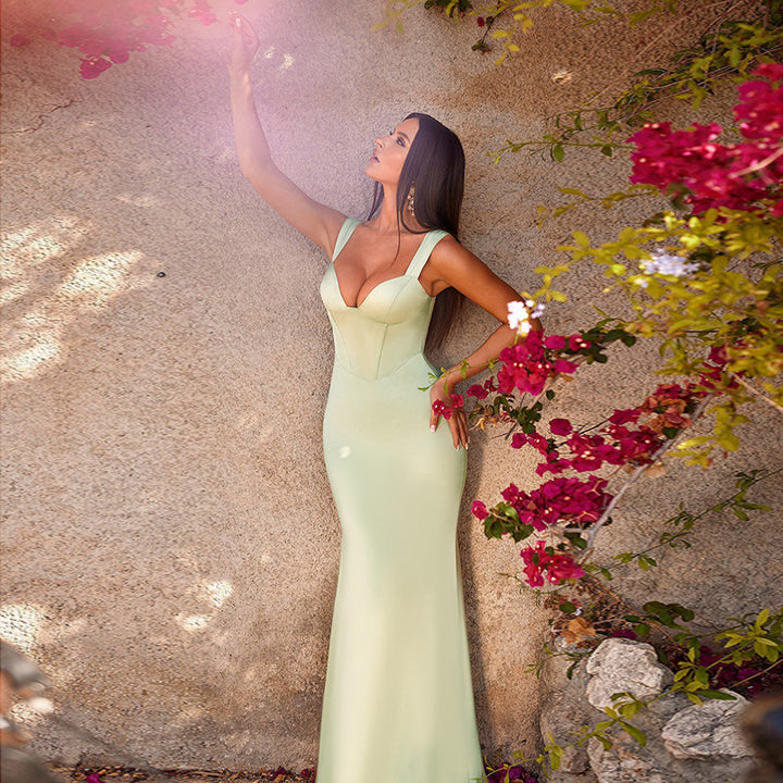Damen elegantes körperbetontes Maxikleid mit tiefem V-Ausschnitt Echo Archiv