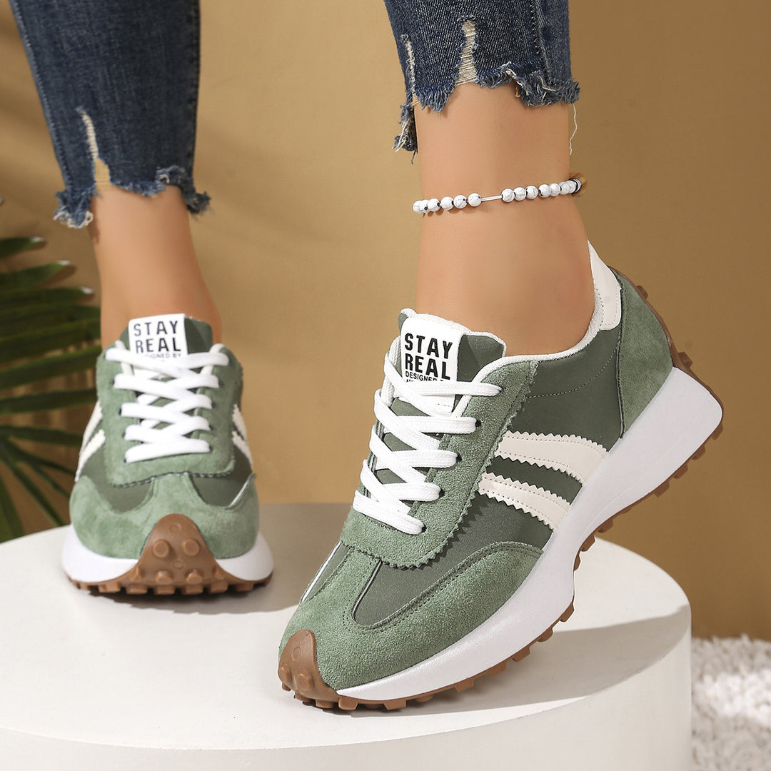 Damen Retro-Plateau-Sneaker mit Velours- und Mesh-Mix – Névara