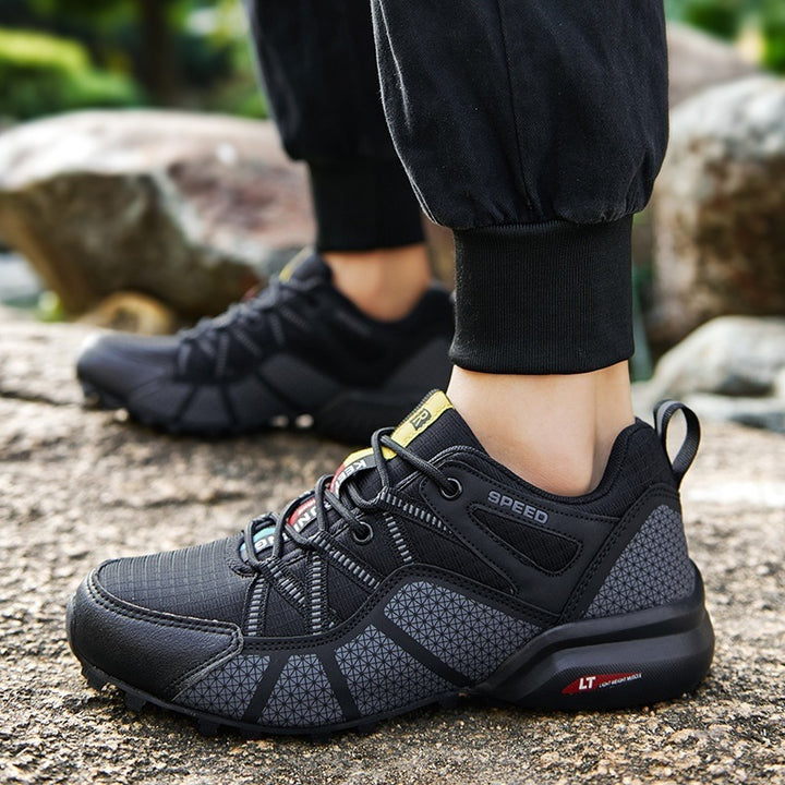 Herren nan robuster Trailrunning- und Outdoor-Sneaker mit griffiger Multiterrain-Profilsohle, verstärkter Zehenkappe und Bungee-Schnürung Echo Archiv