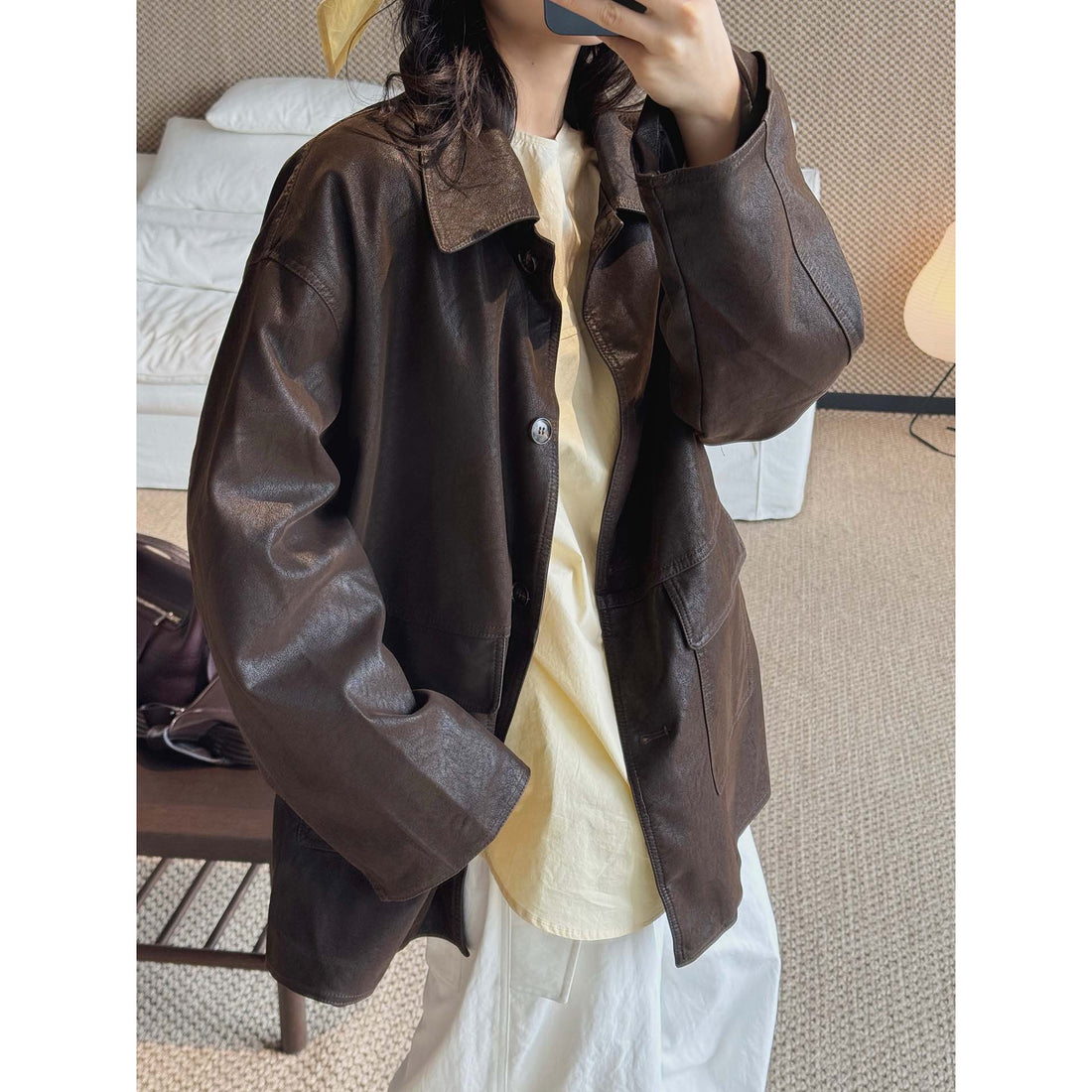 Damen Oversize Kunstleder-Hemdjacke mit breitem Kragen und Pattentaschen Echoarchiv